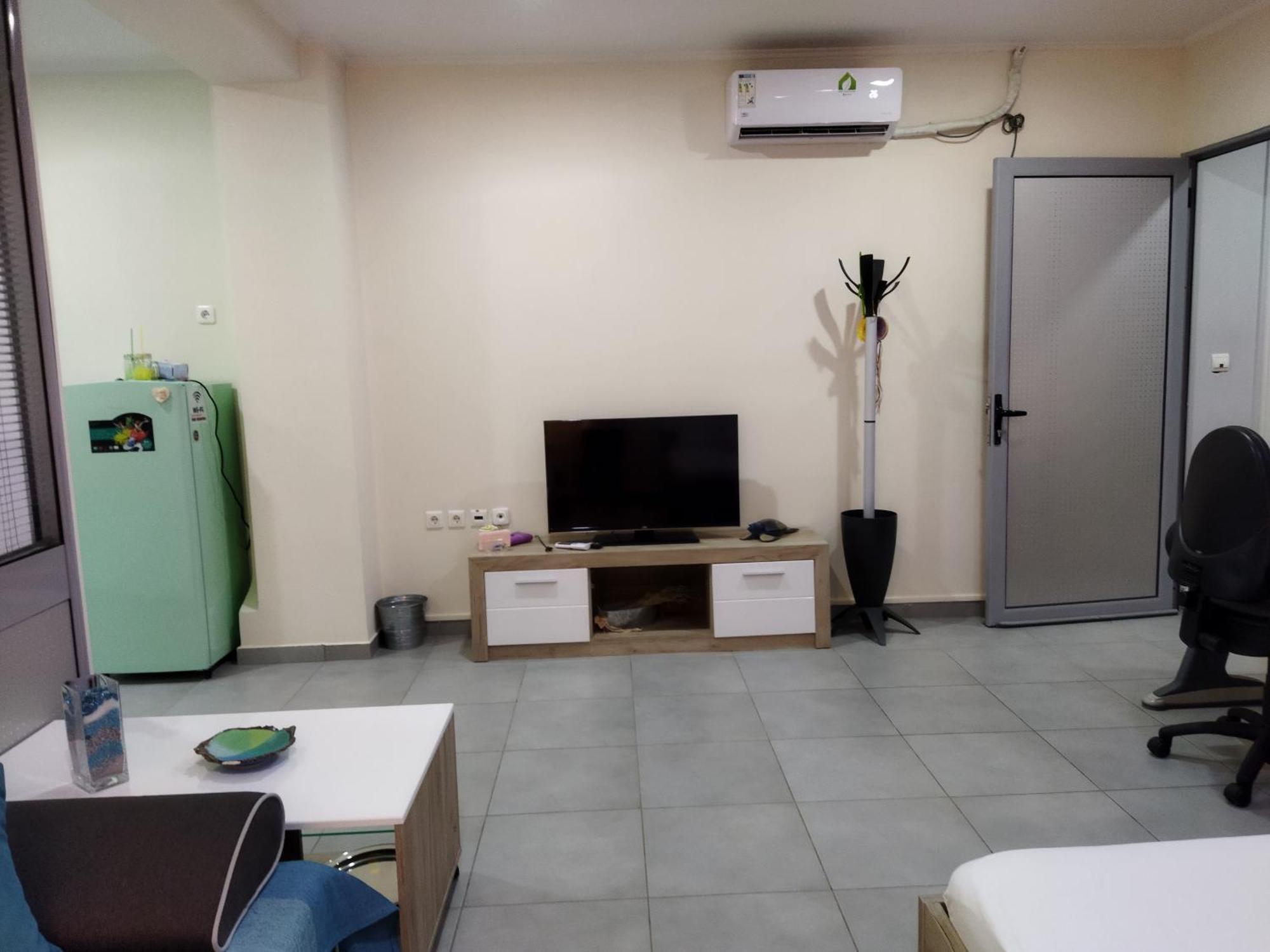 Cozy Apartment Near To The Airport Kouvarás Exterior photo