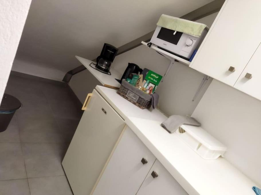 Cozy Apartment Near To The Airport Kouvarás Exterior photo