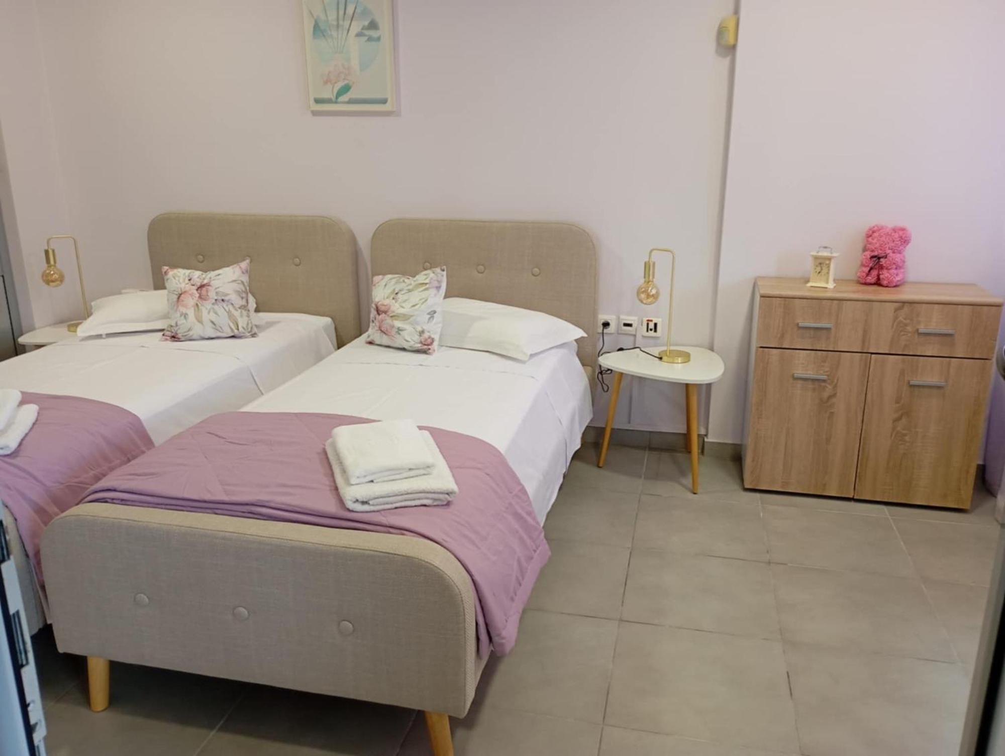 Cozy Apartment Near To The Airport Kouvarás Exterior photo